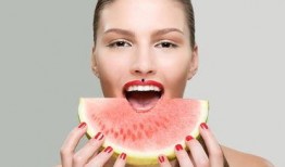 吃瓜少女本人照片图片,揭秘吃瓜少女的时尚风采