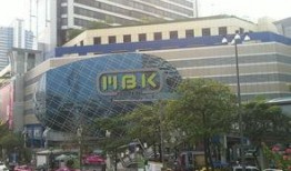 致泰广场吃瓜,吃瓜群众的欢乐盛宴