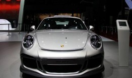 保时捷在高速上吃瓜,一场意外的视觉盛宴