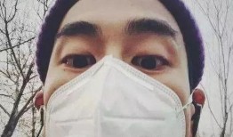 今天西安早上吃瓜戴口罩,戴口罩吃瓜，共度防疫时光