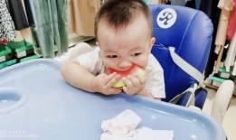 吃瓜宝宝好可爱,吃瓜宝宝好可爱，萌态十足引关注