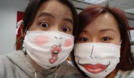 今天西安早上吃瓜戴口罩,戴口罩吃瓜，共度防疫时光