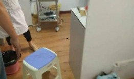 诊室吃瓜少女,瓜果飘香，少女的静谧时光