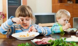 怎么安慰幼儿吃瓜