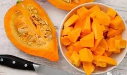 阖家吃瓜,共享瓜果时光