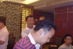 在逃叔叔吃瓜,揭秘神秘逃犯的幕后故事